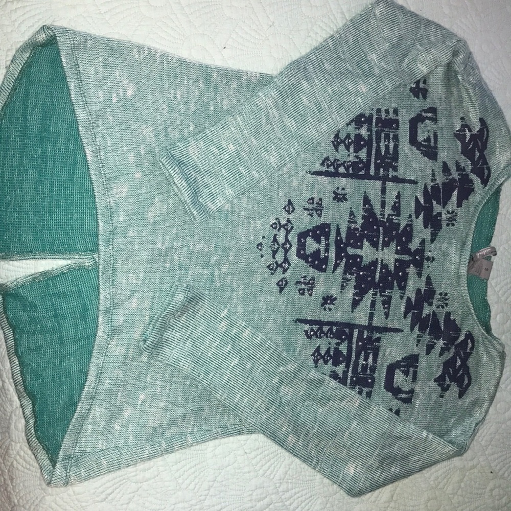 Beautiful Aztec print light sweater